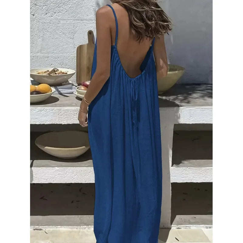 Robe dos nu ajustable NAÏADE Alba, vêtement léger en tissu fluide, avec dos nu et détails élégants, vue de face.
