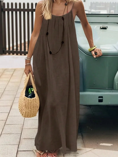 Robe dos nu ajustable NAÏADE Alba, vêtement de plage en tissu léger, couleur élégante, détail du dos nu sur fond clair.