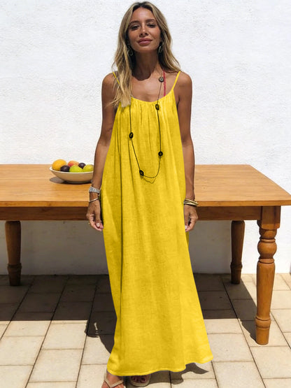 Robe dos nu ajustable NAÏADE Alba, vêtement léger en tissu fluide avec décolleté dans le dos et bretelles fines.