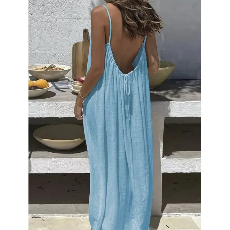 Robe dos nu ajustable Alba de la marque NAÏADE, en tissu léger avec bretelles fines et décolleté dans le dos.